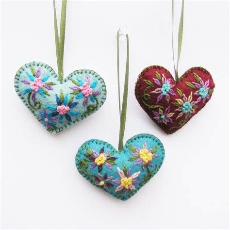 felt heart ornaments|free felt heart patterns.